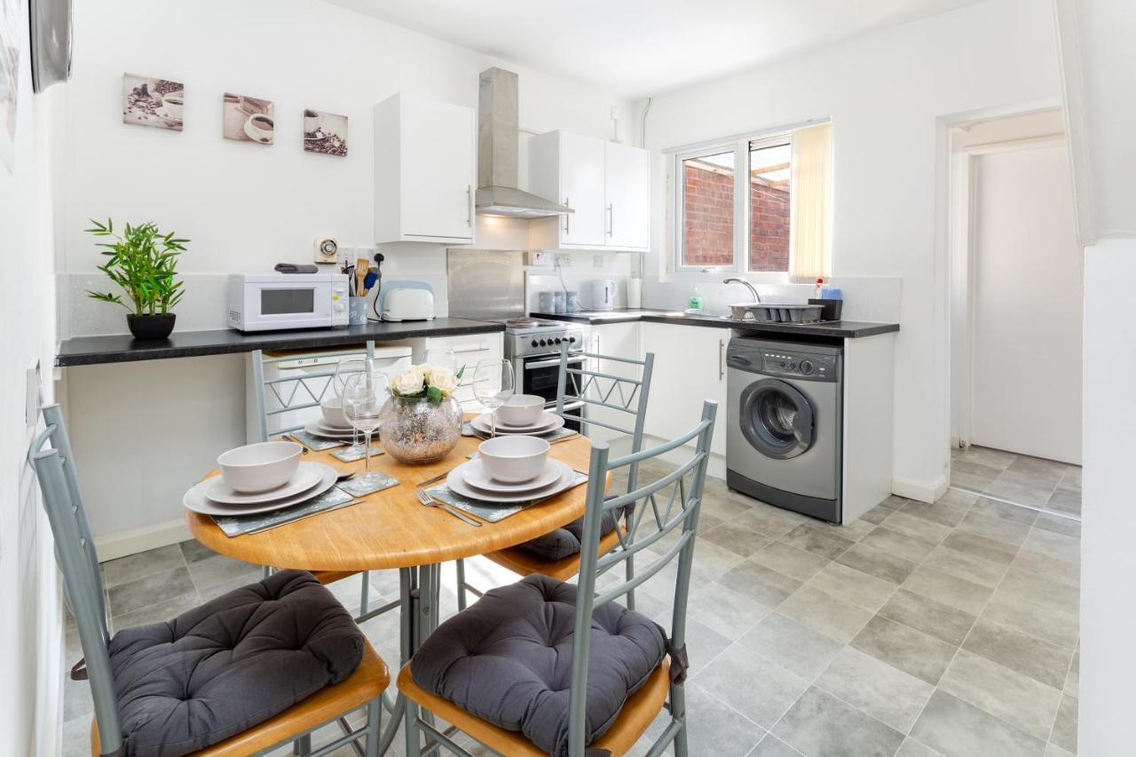 Cosy Anfield Guesthouse - Free Parking Liverpool Extérieur photo