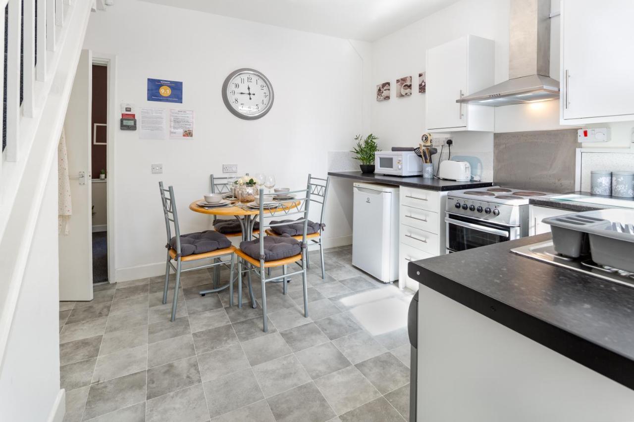 Cosy Anfield Guesthouse - Free Parking Liverpool Extérieur photo